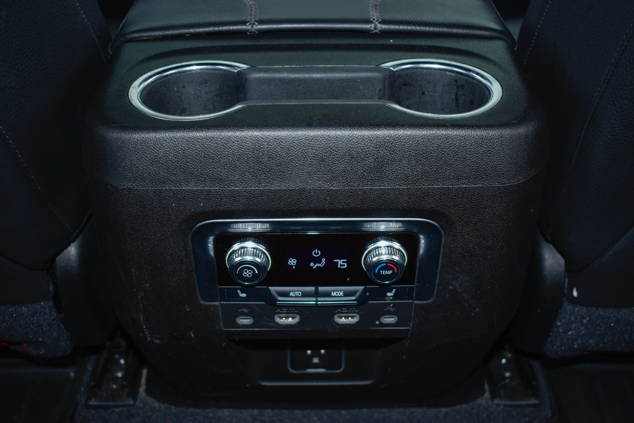 GMC Yukon Denali 4WD 2021