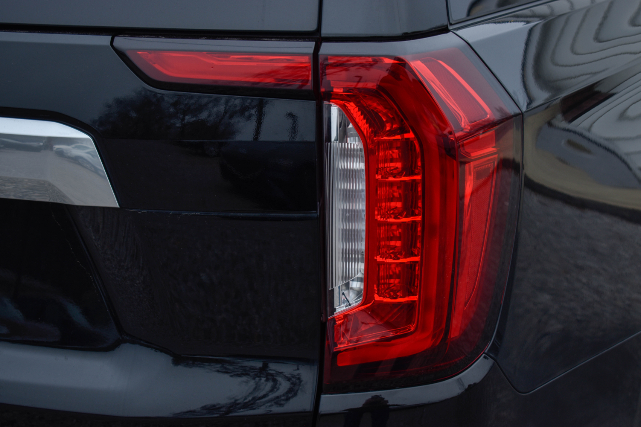 GMC Yukon Denali 4WD 2021