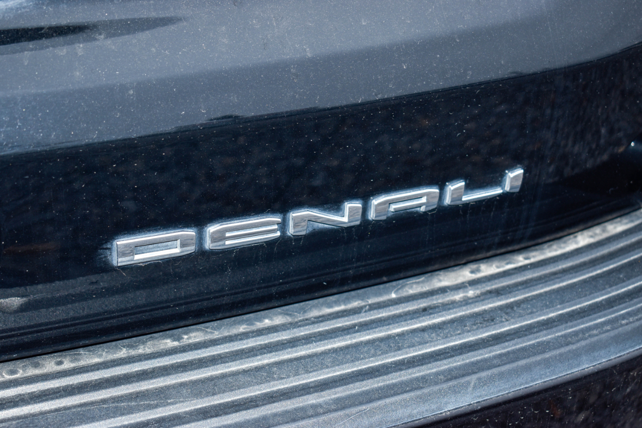 GMC Yukon Denali 4WD 2021