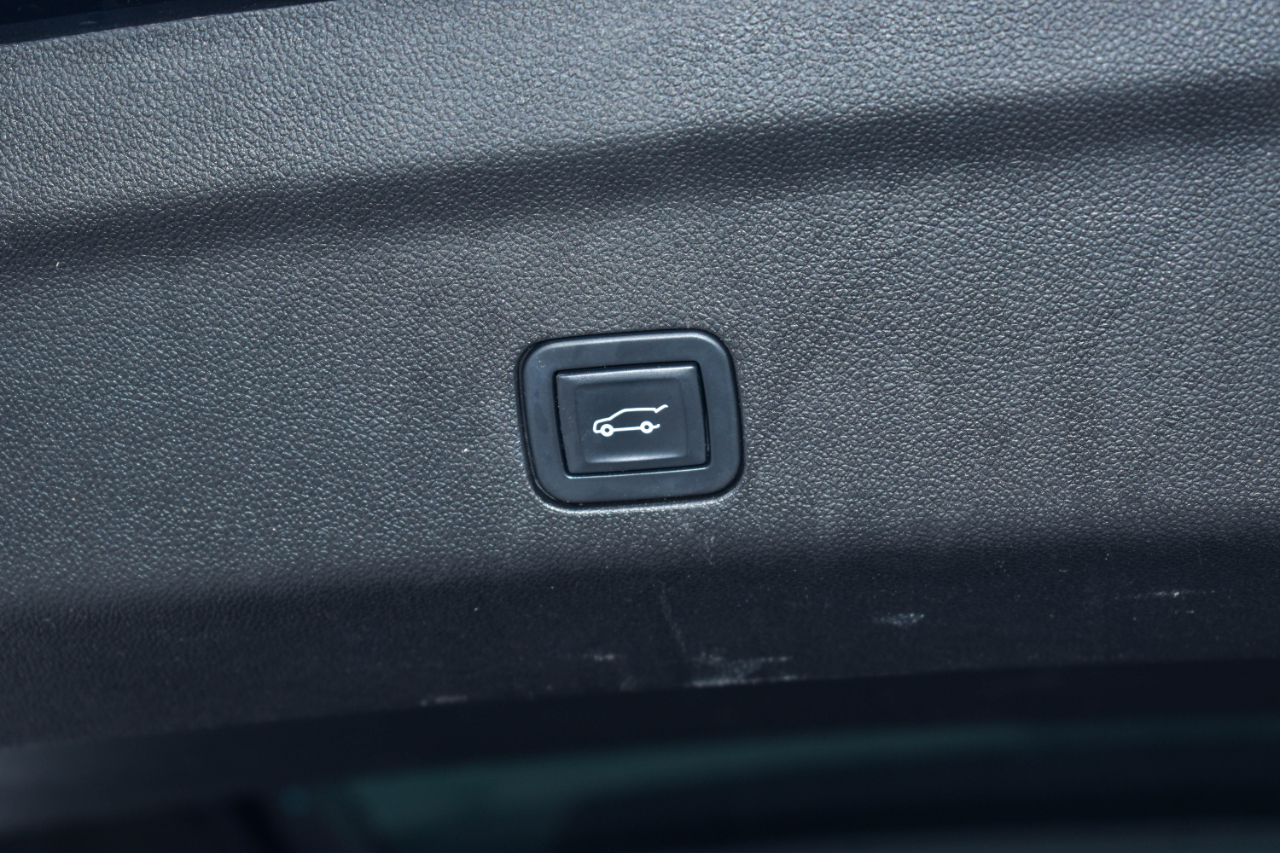 GMC Yukon Denali 4WD 2021