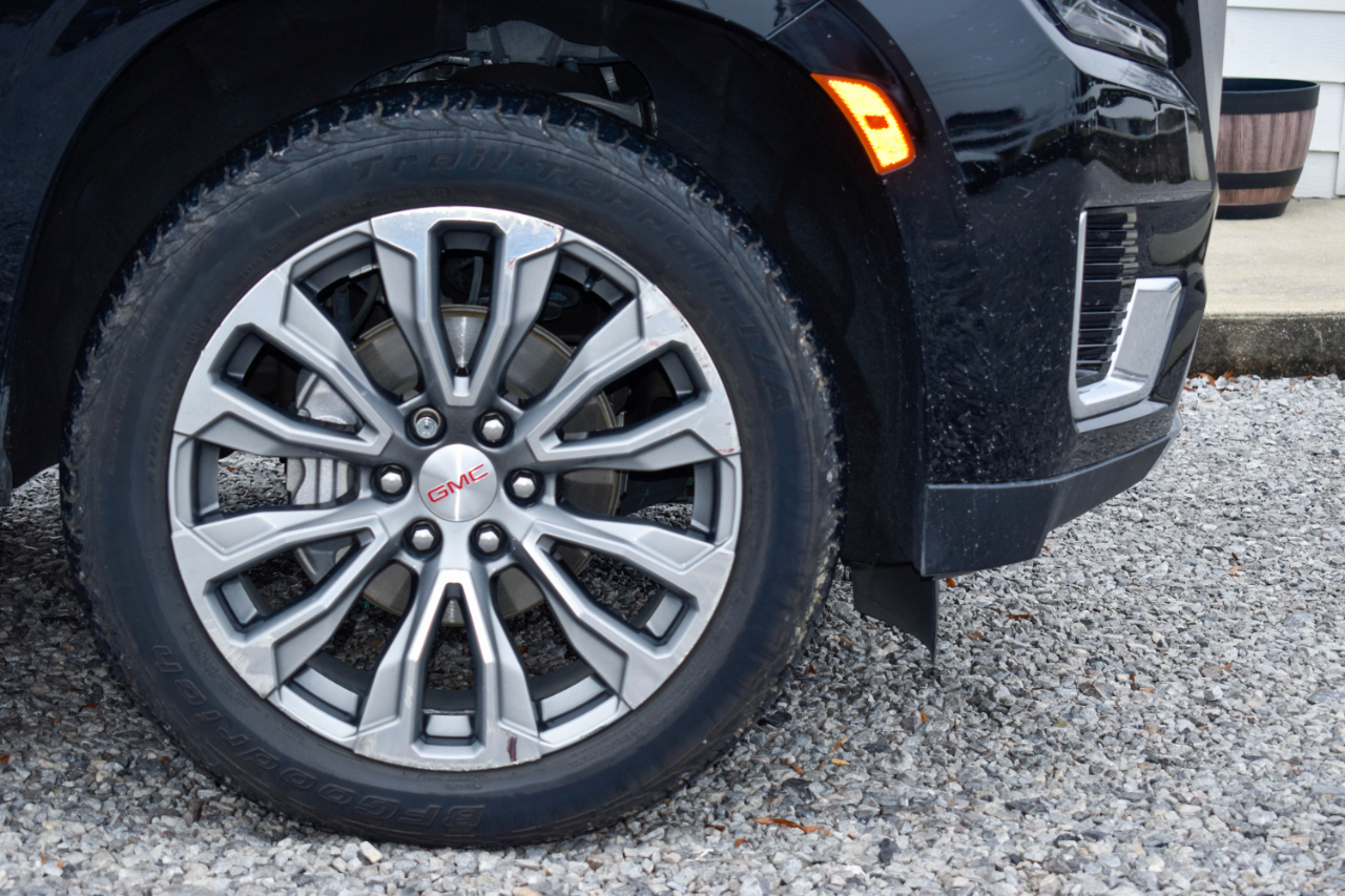 GMC Yukon Denali 4WD 2021