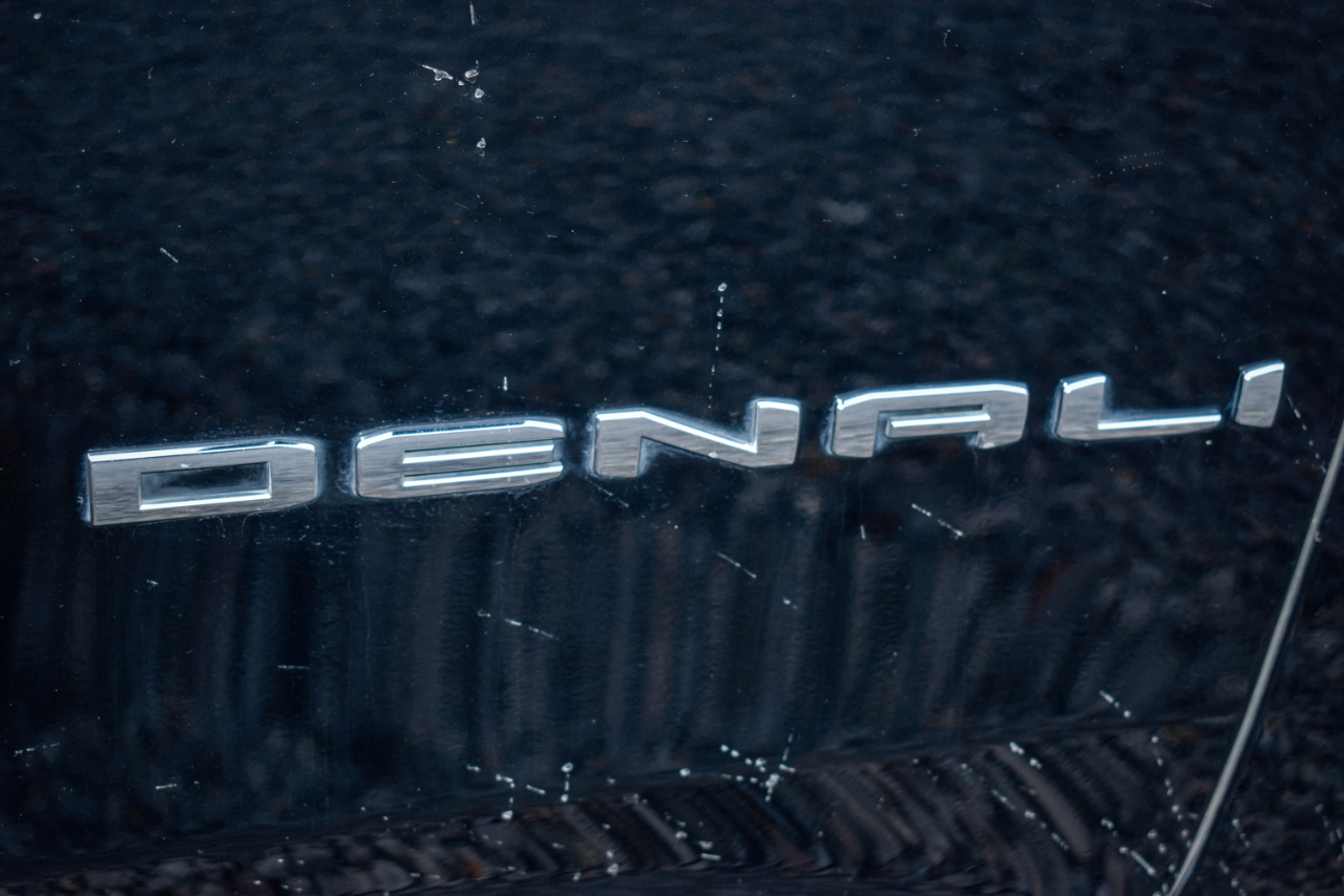 GMC Yukon Denali 4WD 2021