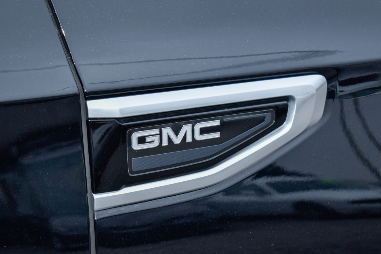 GMC Yukon Denali 4WD 2021