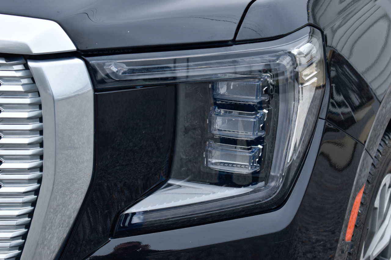 GMC Yukon Denali 4WD 2021