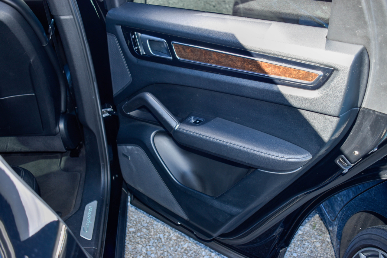 Porsche Cayenne Base 2019