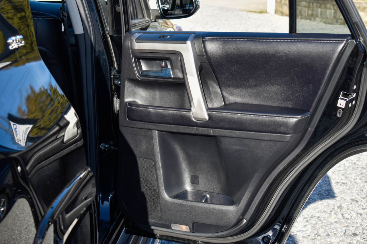 Toyota 4Runner SR5 2WD 2016