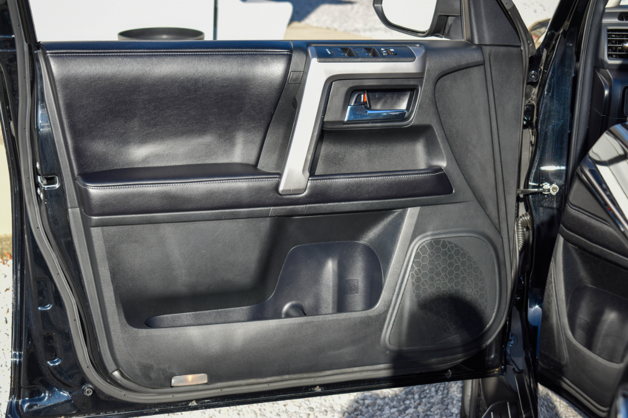 Toyota 4Runner SR5 2WD 2016