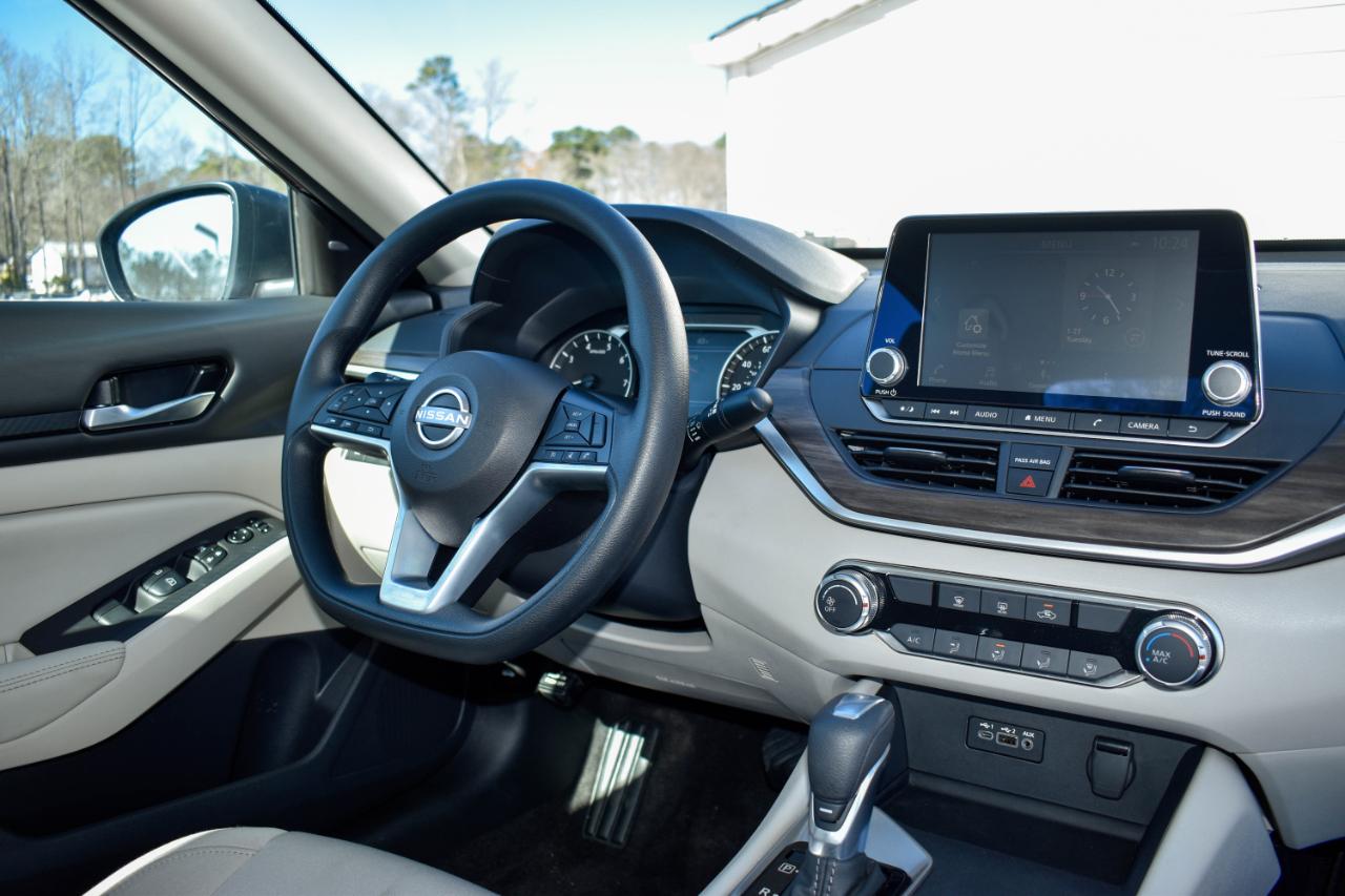 Nissan Altima 2.5 SV 2025