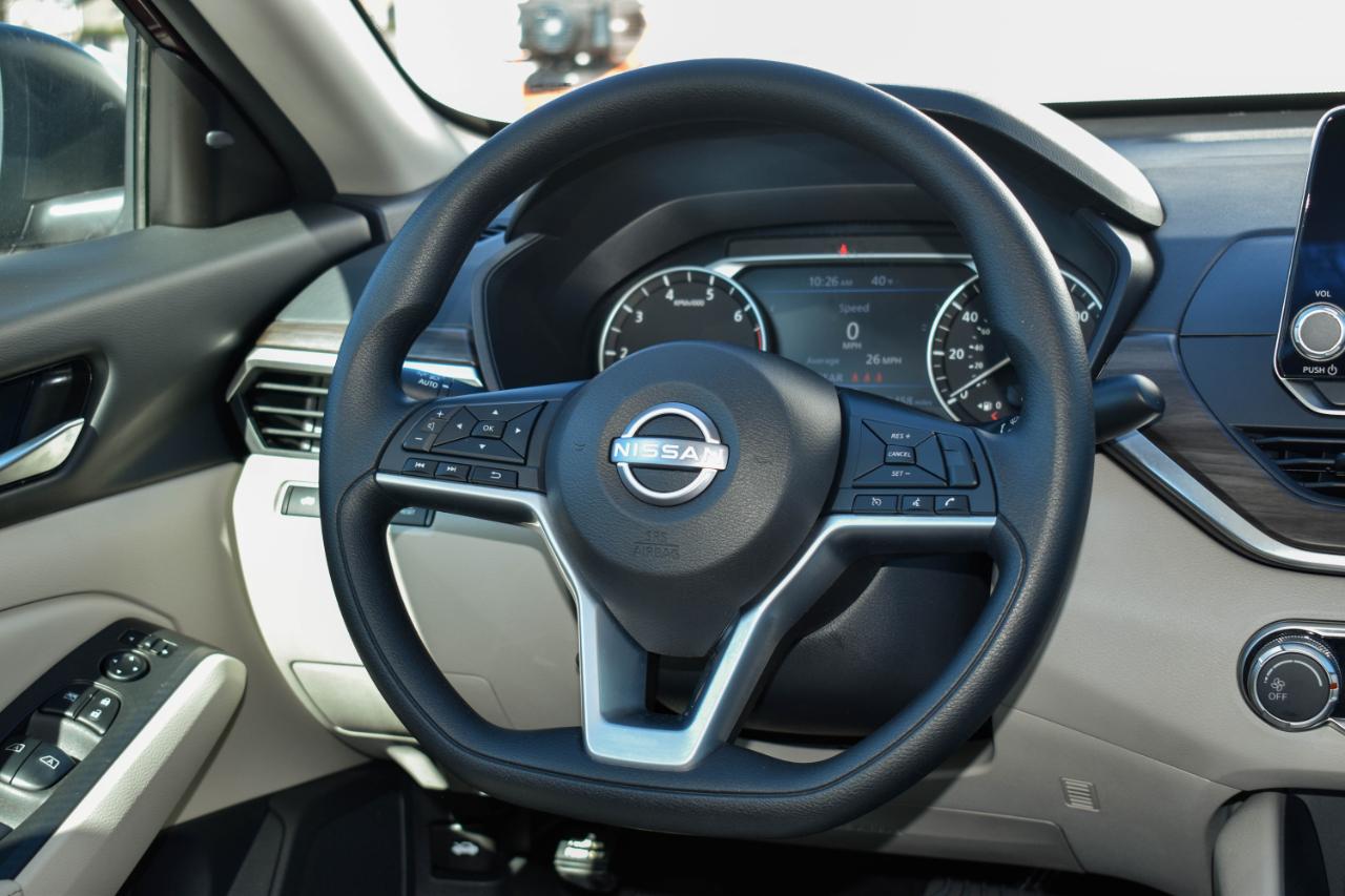 Nissan Altima 2.5 SV 2025