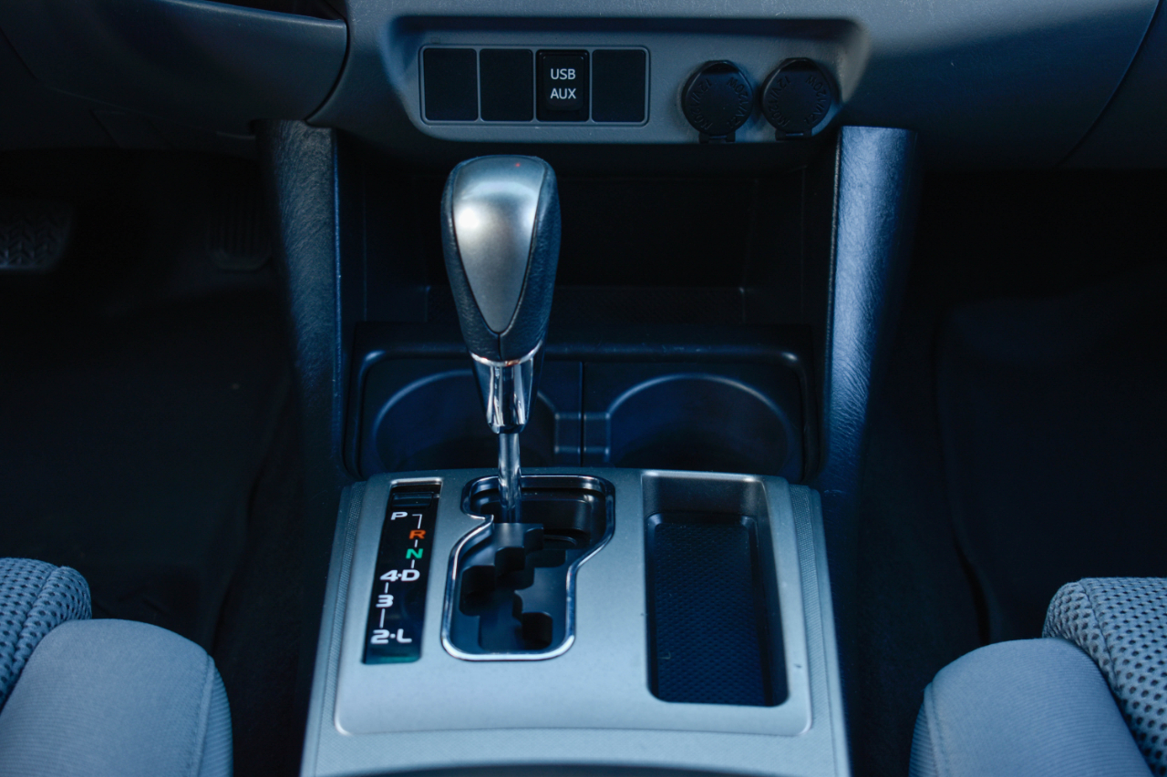 Toyota Tacoma PreRunner Double Cab V6 5AT 2WD 2014