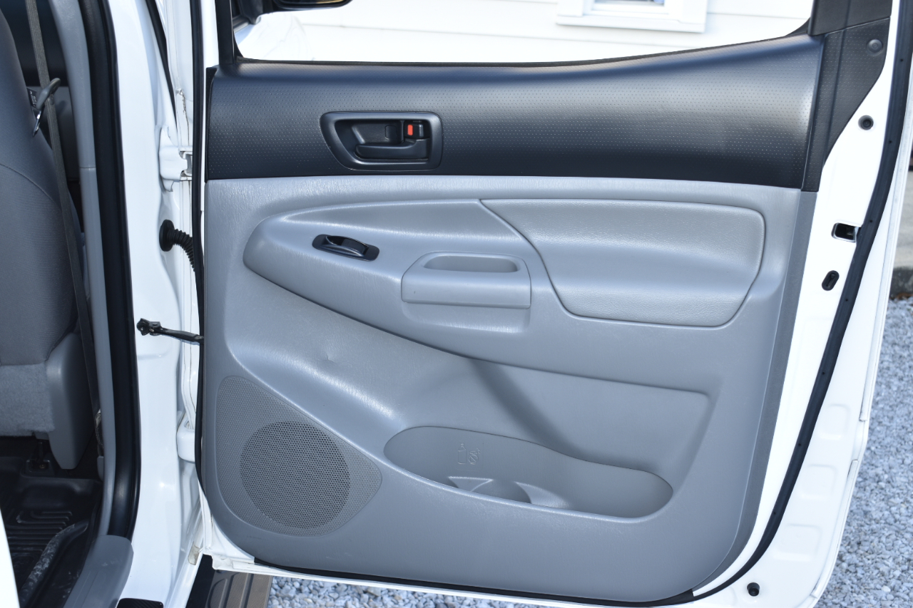 Toyota Tacoma PreRunner Double Cab V6 5AT 2WD 2014