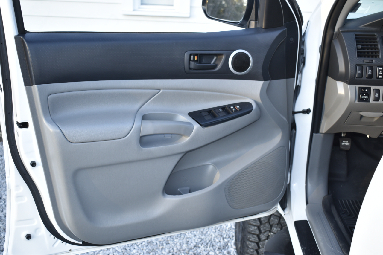 Toyota Tacoma PreRunner Double Cab V6 5AT 2WD 2014