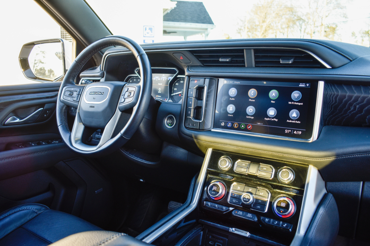 GMC Yukon Denali 4WD 2021