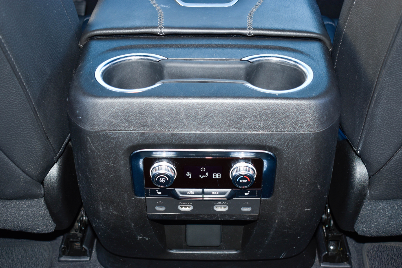 GMC Yukon Denali 4WD 2021