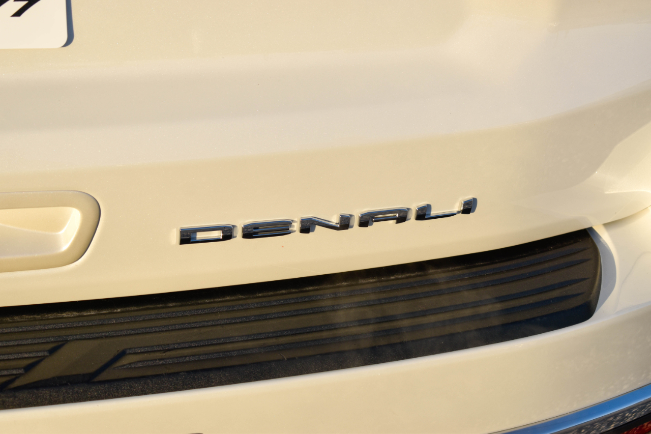 GMC Yukon Denali 4WD 2021