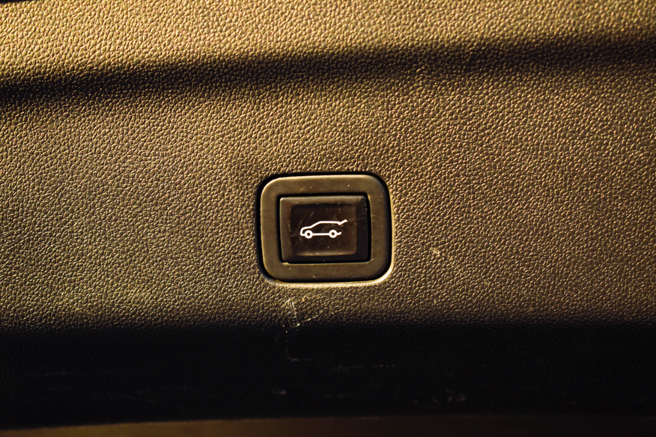 GMC Yukon Denali 4WD 2021