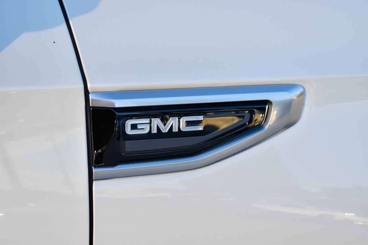 GMC Yukon Denali 4WD 2021