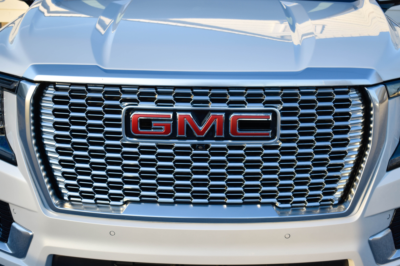 GMC Yukon Denali 4WD 2021