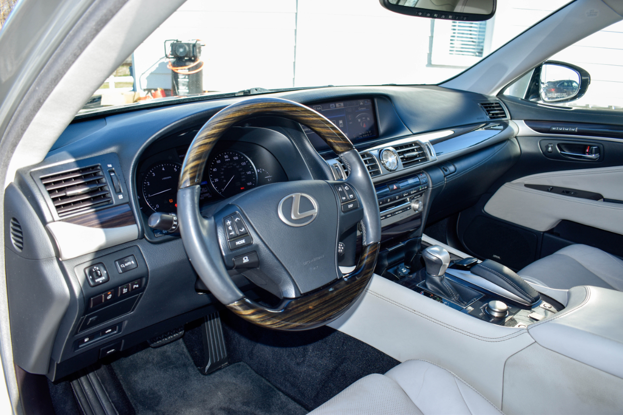 Lexus LS 460 Luxury Sedan 2014