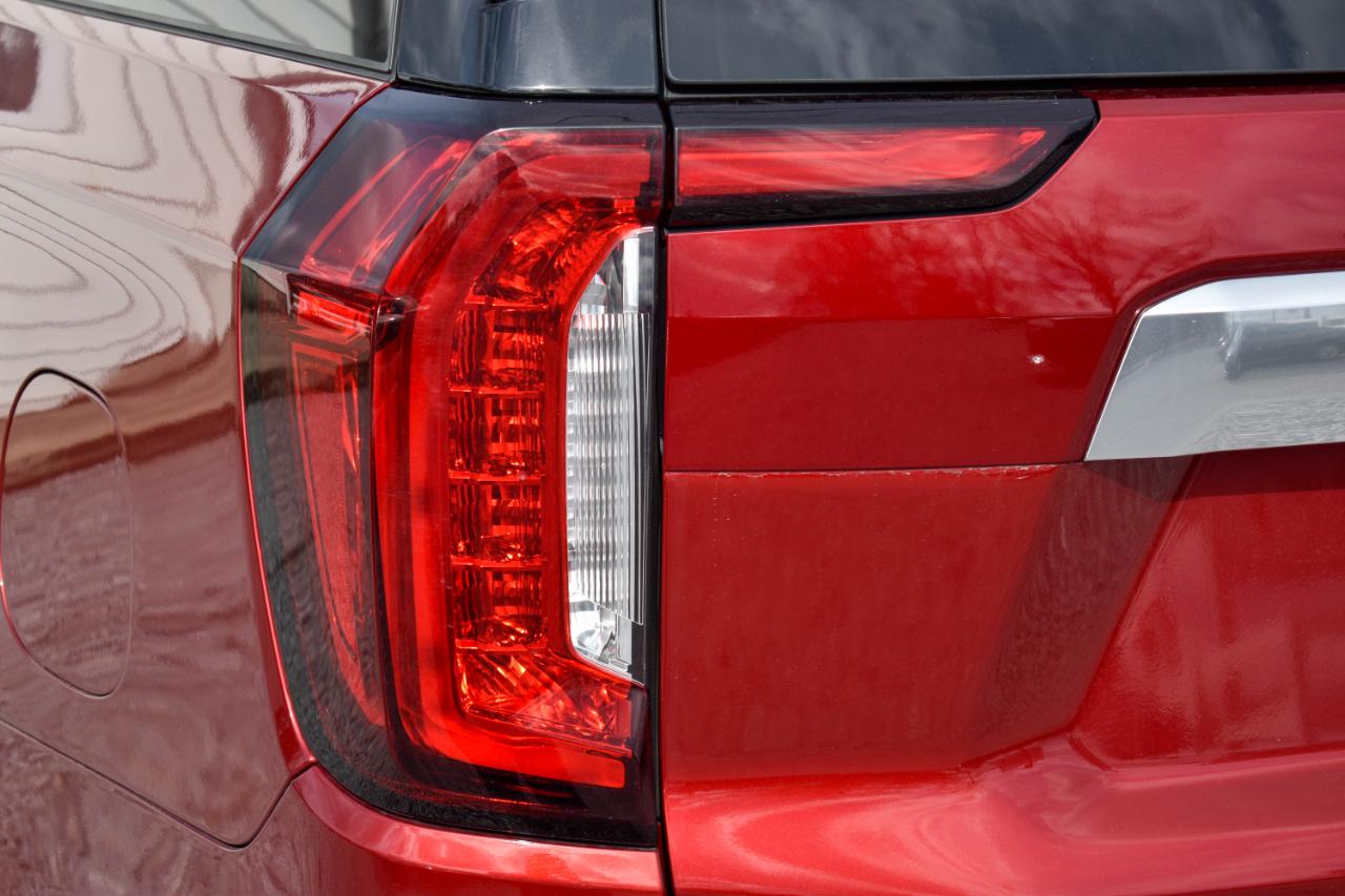 GMC Yukon XL Denali 4WD 2022