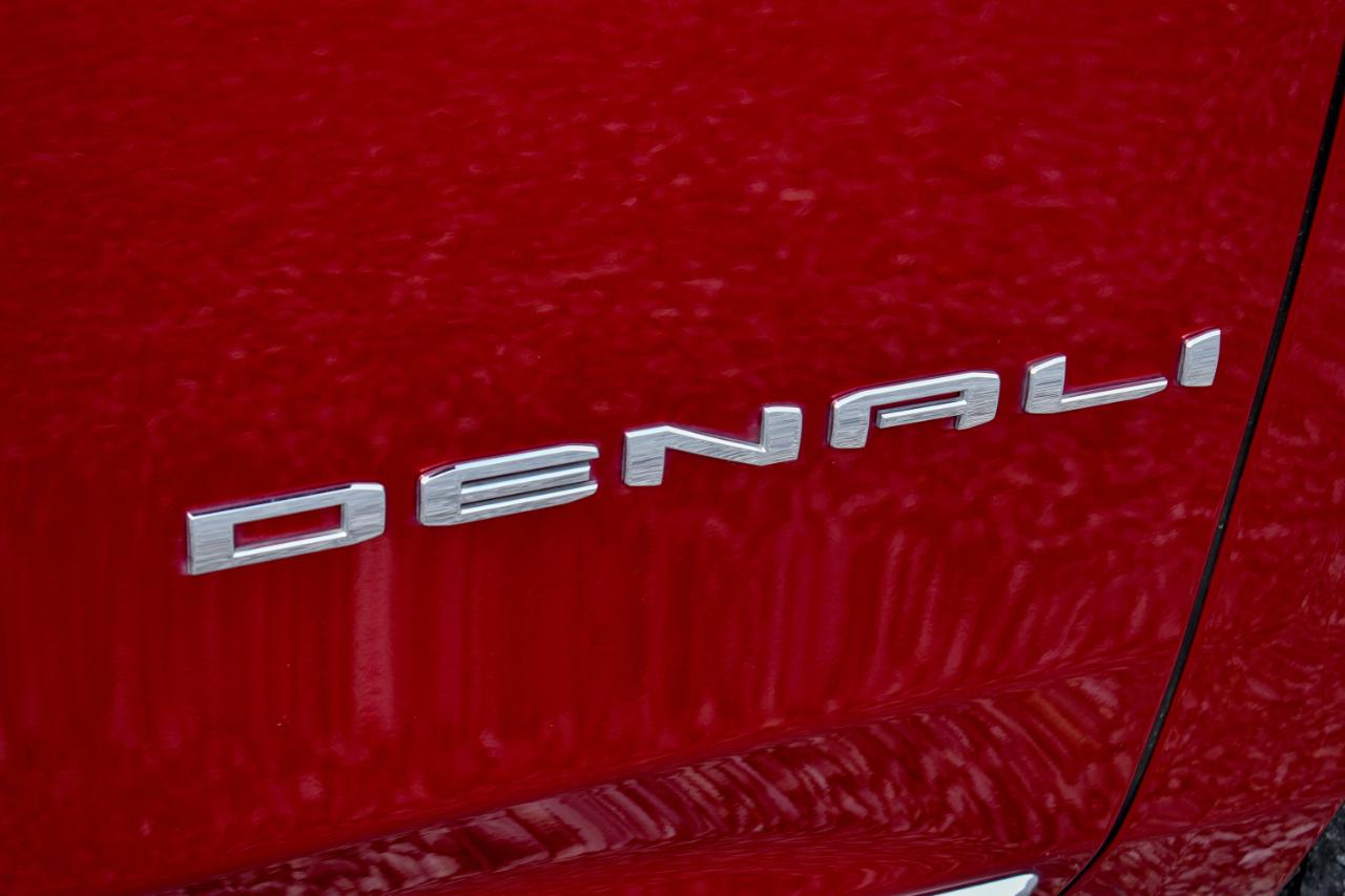 GMC Yukon XL Denali 4WD 2022