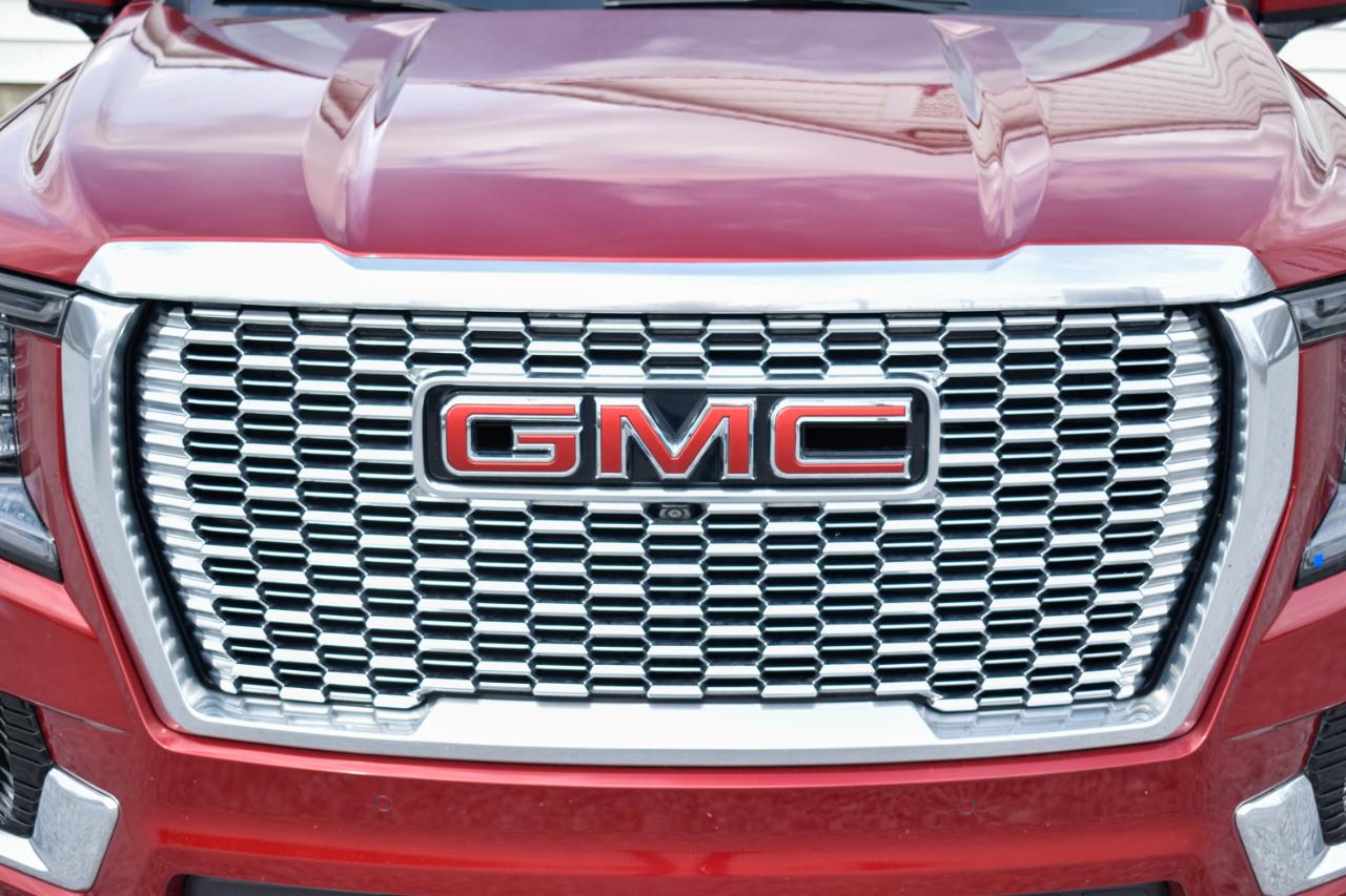 GMC Yukon XL Denali 4WD 2022