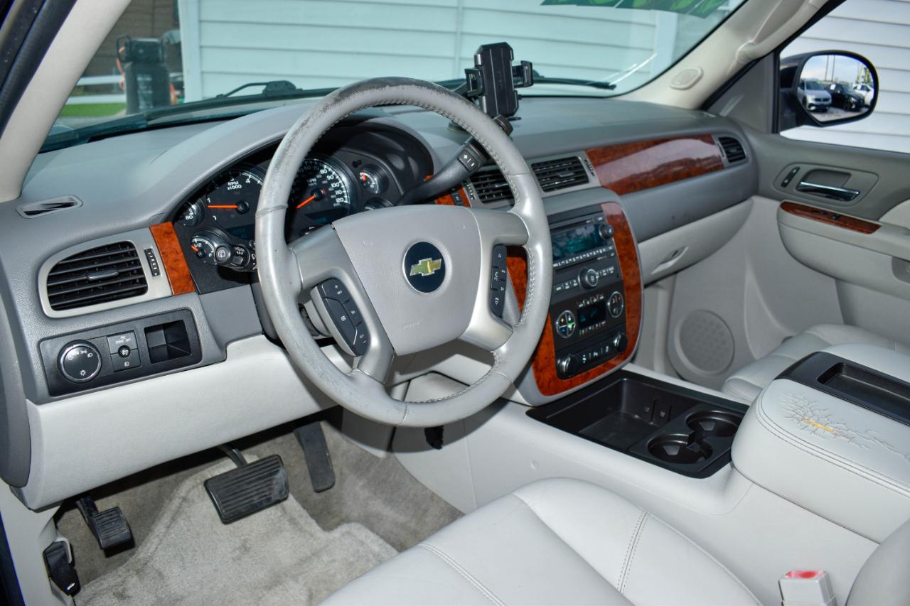 Chevrolet Suburban LT 1500 2WD 2014