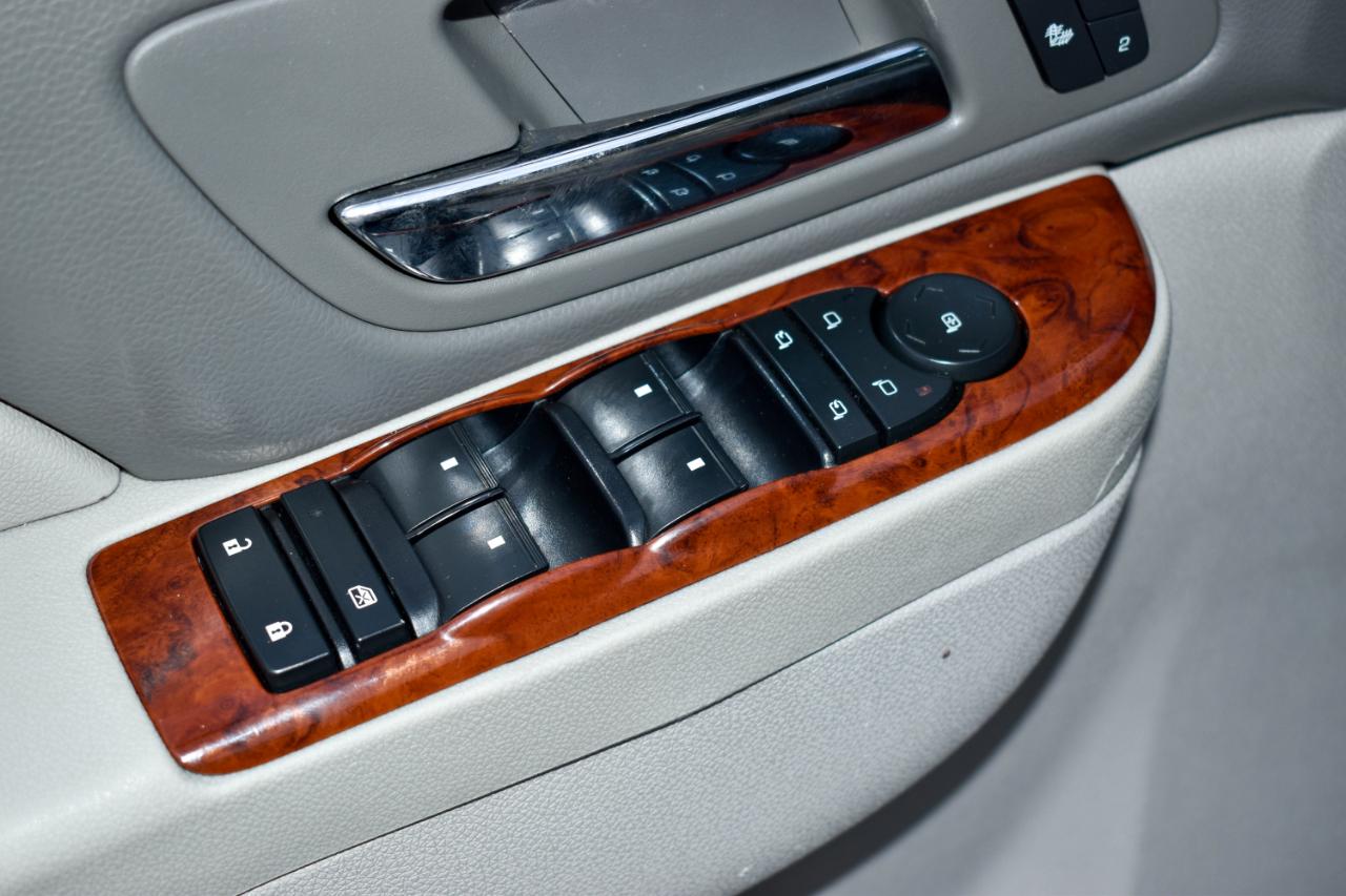 Chevrolet Suburban LT 1500 2WD 2014