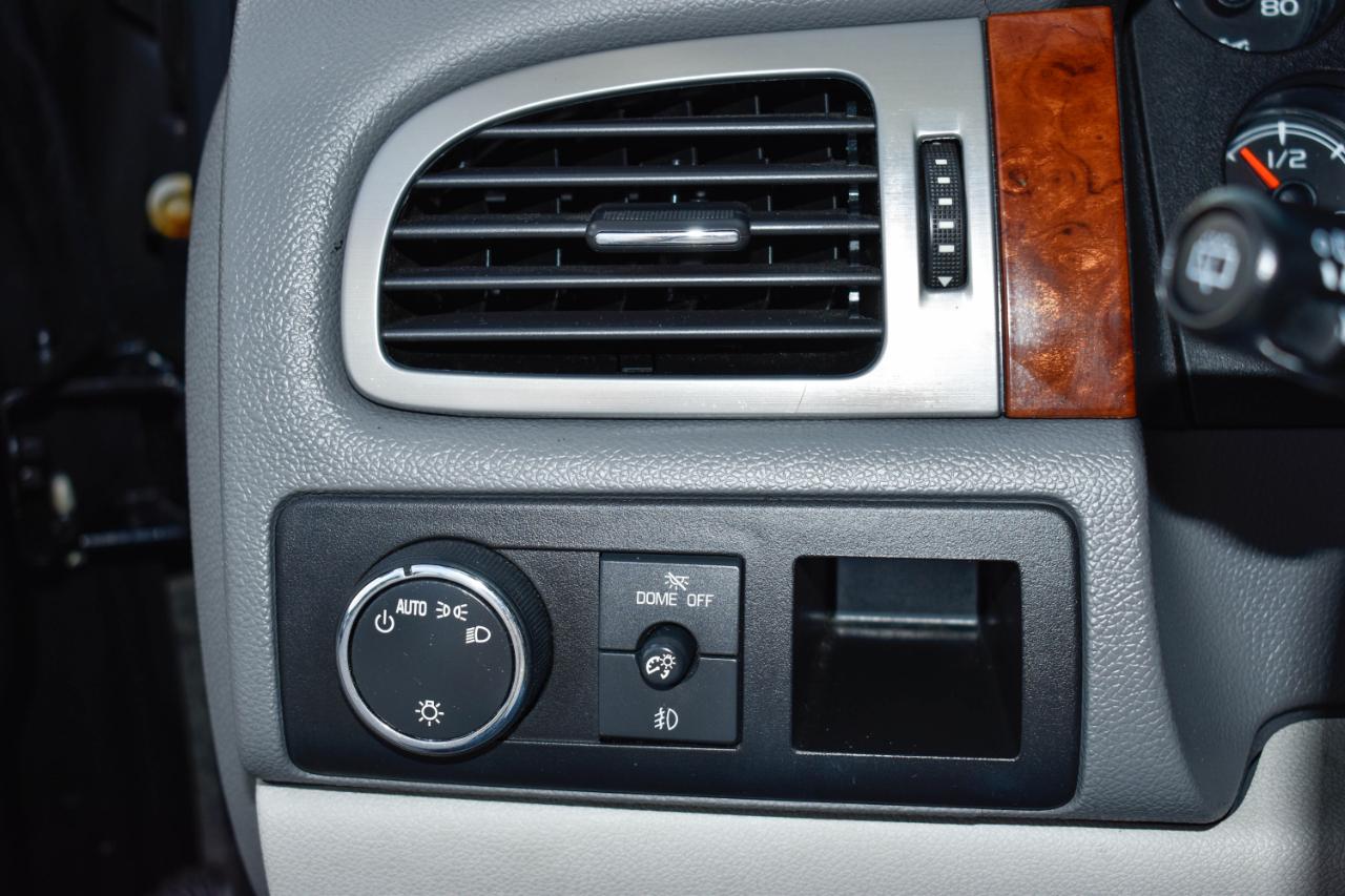 Chevrolet Suburban LT 1500 2WD 2014
