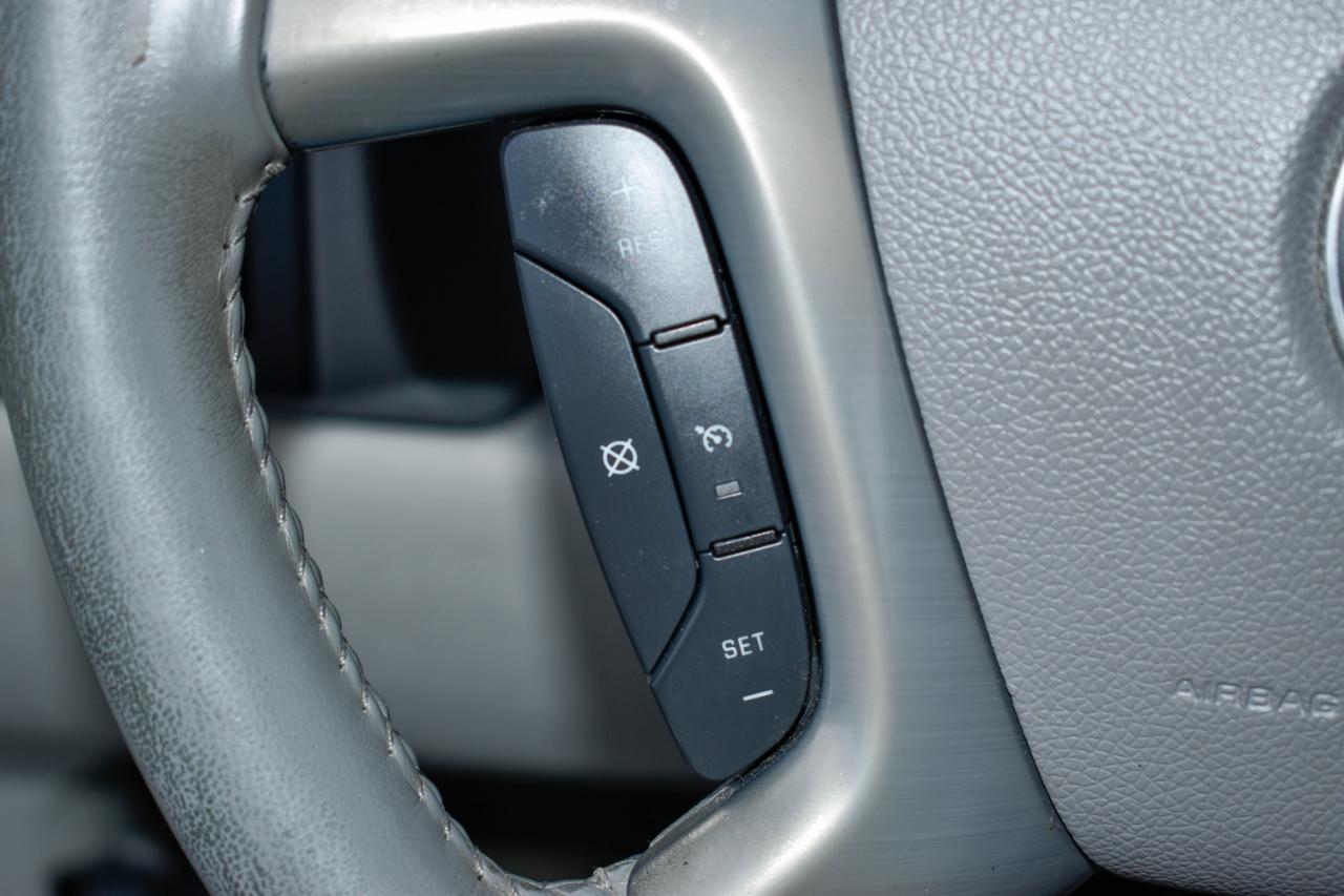 Chevrolet Suburban LT 1500 2WD 2014