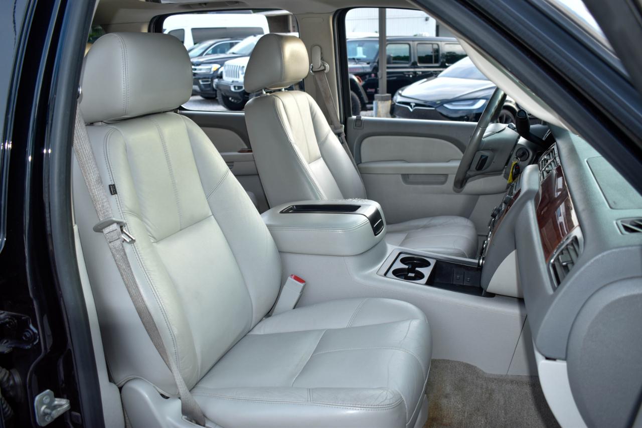 Chevrolet Suburban LT 1500 2WD 2014