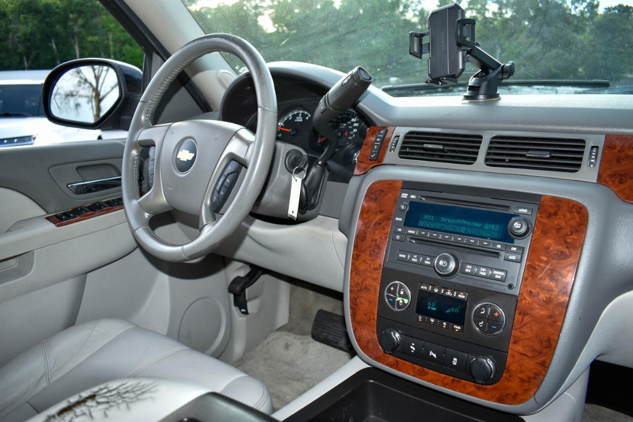 Chevrolet Suburban LT 1500 2WD 2014