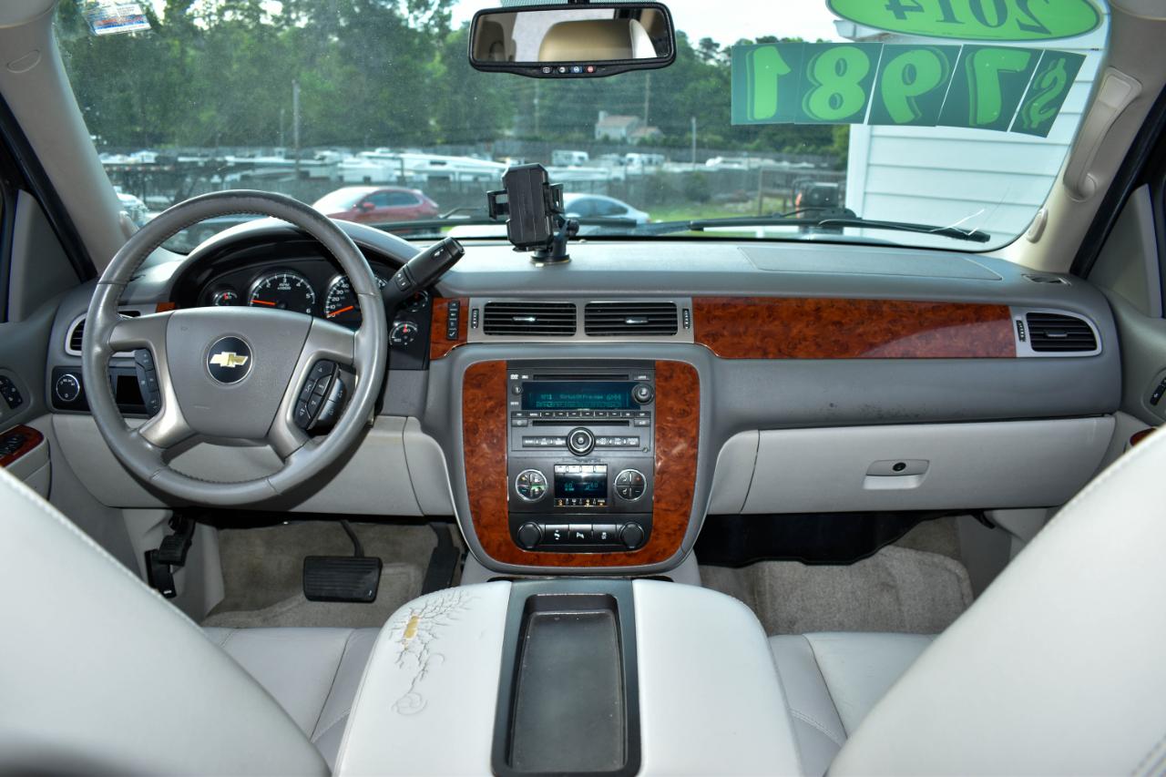Chevrolet Suburban LT 1500 2WD 2014