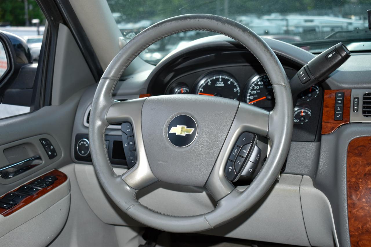 Chevrolet Suburban LT 1500 2WD 2014