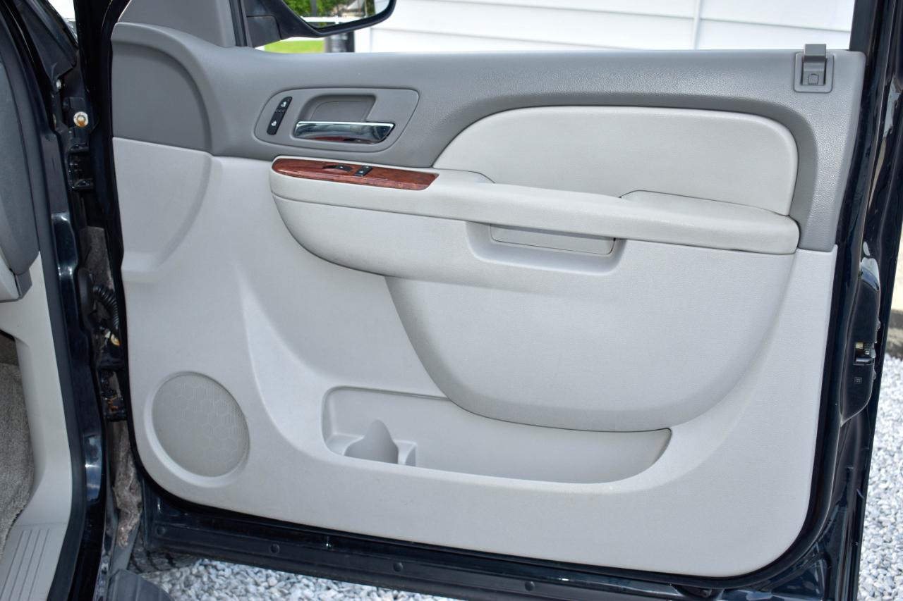 Chevrolet Suburban LT 1500 2WD 2014