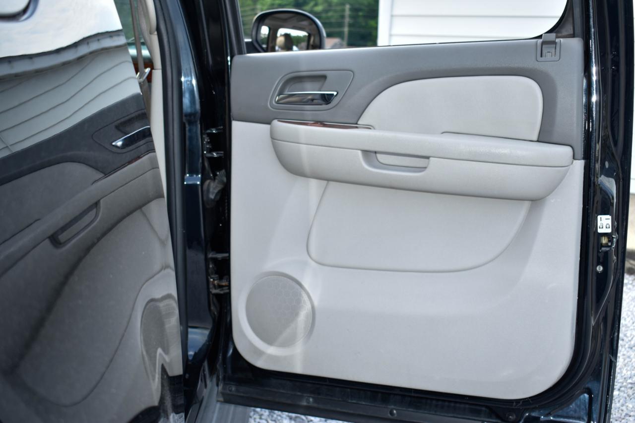 Chevrolet Suburban LT 1500 2WD 2014