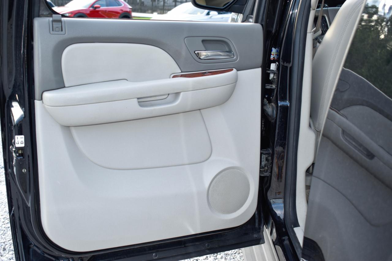 Chevrolet Suburban LT 1500 2WD 2014