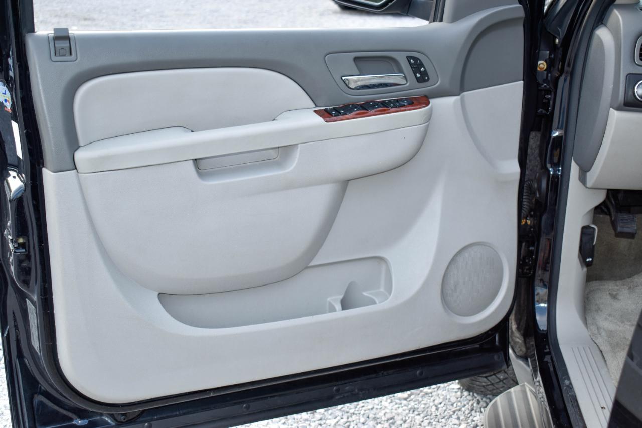 Chevrolet Suburban LT 1500 2WD 2014