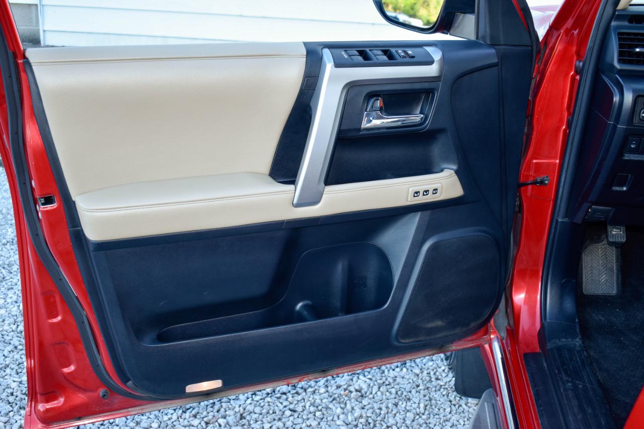 Toyota 4Runner Limited 2WD V6 2014