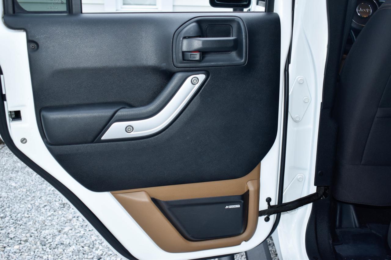 Jeep Wrangler Unlimited Sahara 4WD 2015