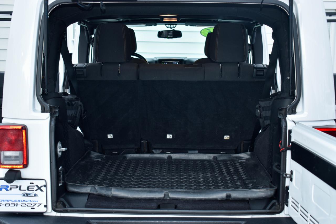 Jeep Wrangler Unlimited Sahara 4WD 2015