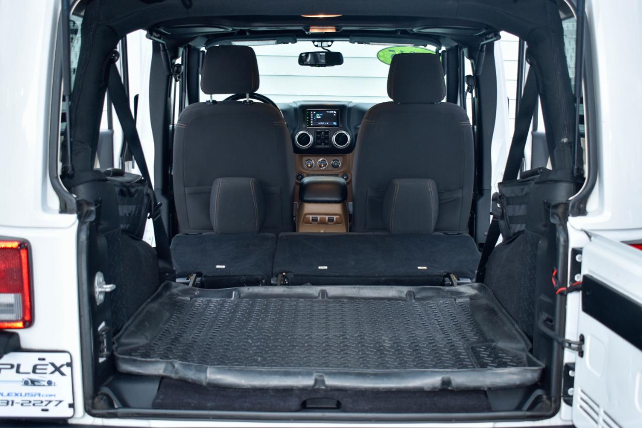 Jeep Wrangler Unlimited Sahara 4WD 2015