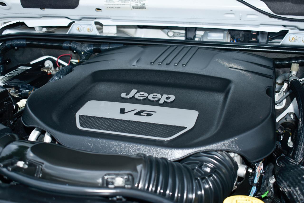 Jeep Wrangler Unlimited Sahara 4WD 2015