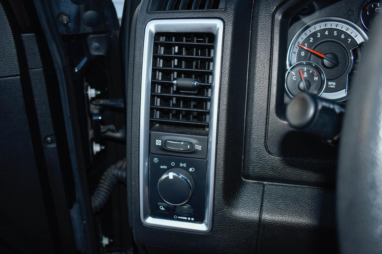 RAM 1500 Classic Tradesman Crew Cab SWB 4WD 2022