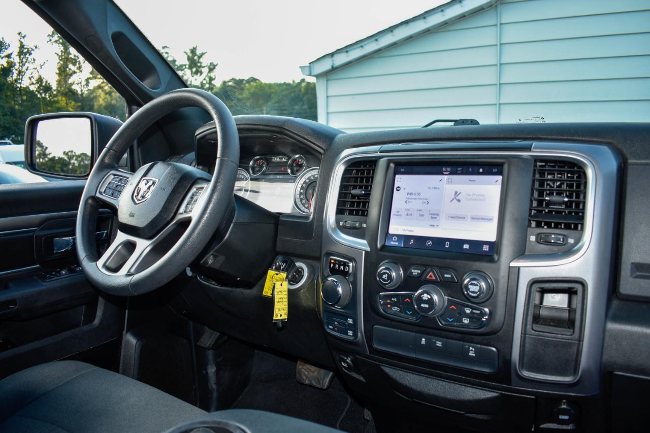 RAM 1500 Classic Tradesman Crew Cab SWB 4WD 2022