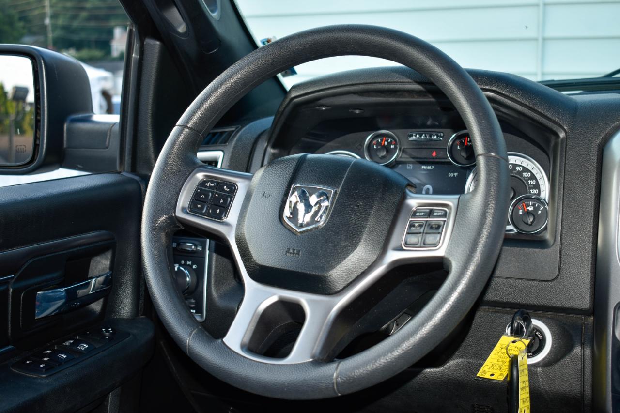 RAM 1500 Classic Tradesman Crew Cab SWB 4WD 2022