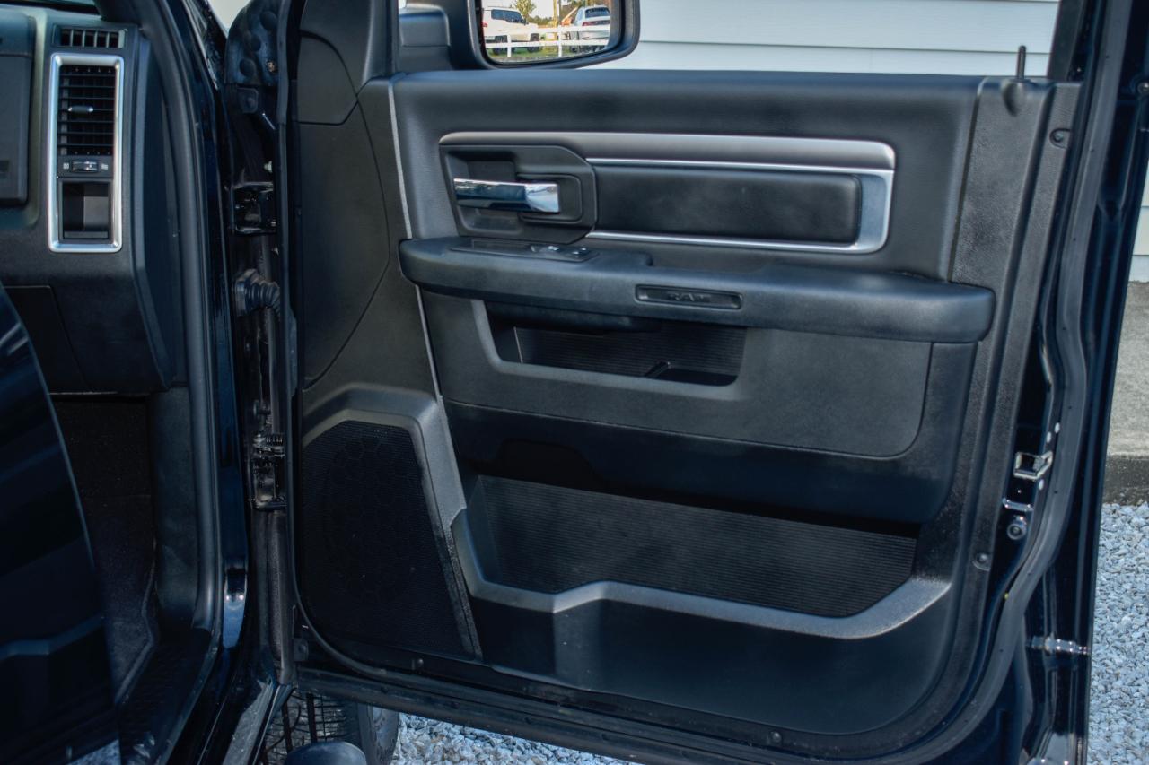 RAM 1500 Classic Tradesman Crew Cab SWB 4WD 2022