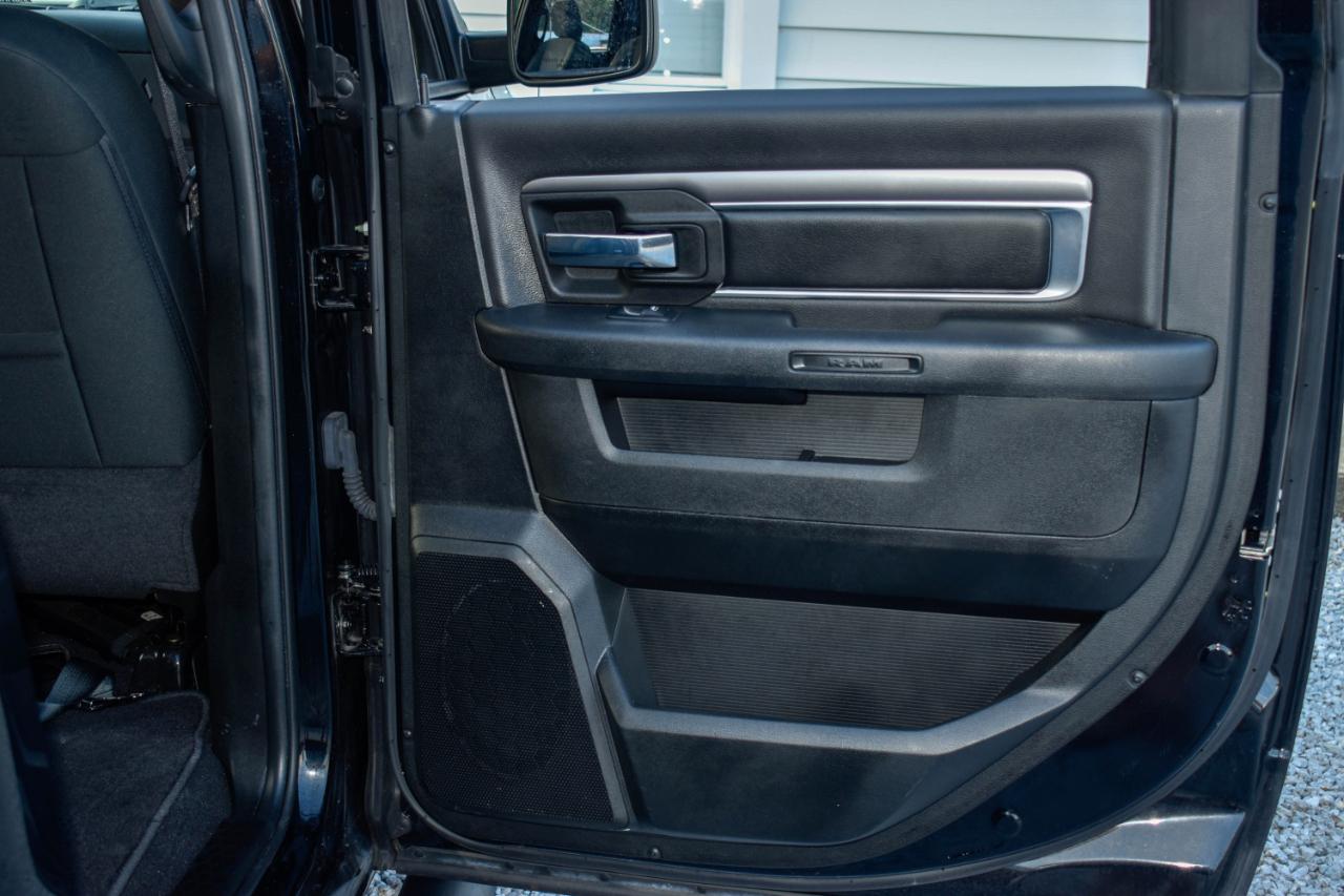 RAM 1500 Classic Tradesman Crew Cab SWB 4WD 2022
