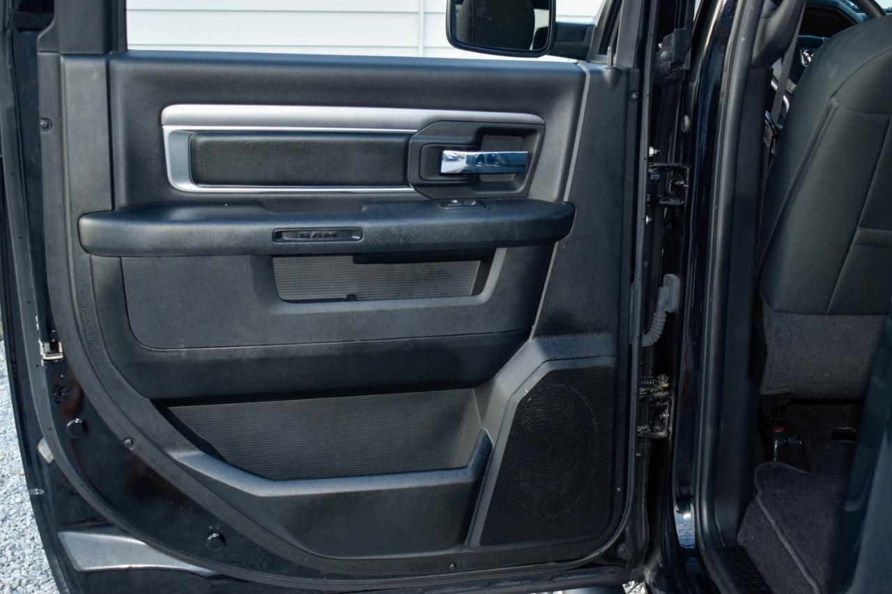 RAM 1500 Classic Tradesman Crew Cab SWB 4WD 2022