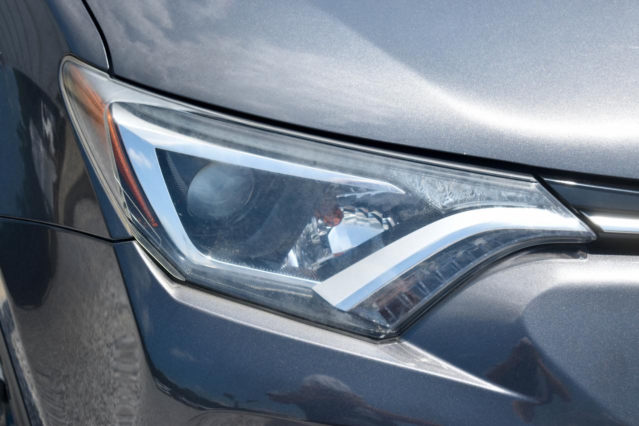 Toyota RAV4 LE AWD 2018